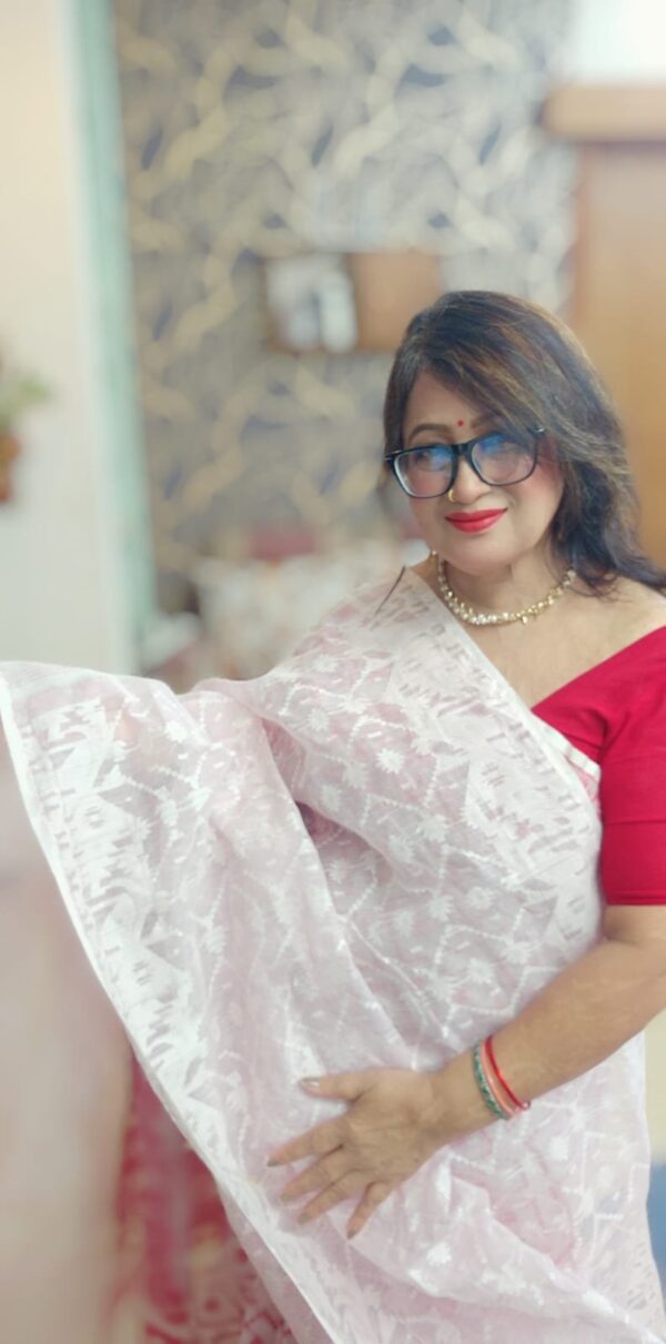 Creamy Off-White Jamdani Saree - Image 4